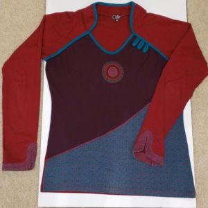 Long sleeve cotton shirt.